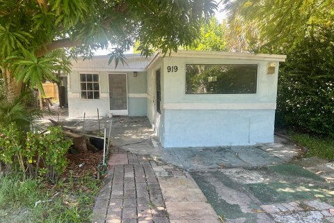 Casa en venta en Lake Worth, Florida, 2 dormitorios, 95.78 m2 № 788105 - foto 1