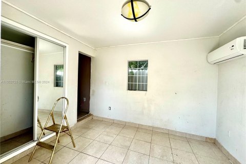Casa en venta en Opa-locka, Florida, 3 dormitorios, 92.9 m2 № 1080960 - foto 19