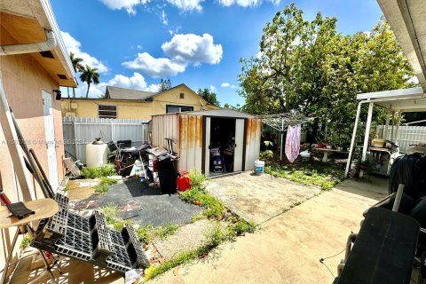 House in Opa-locka, Florida 3 bedrooms, 92.9 sq.m. № 1080960 - photo 16