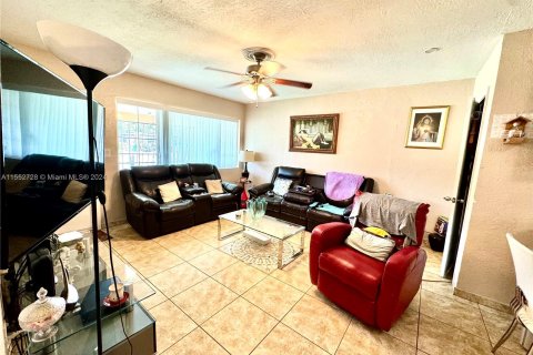 Villa ou maison à vendre à Opa-locka, Floride: 3 chambres, 92.9 m2 № 1080960 - photo 5