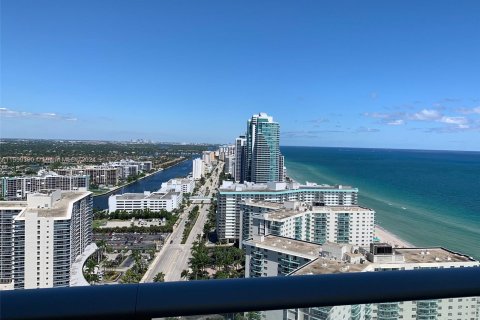 Condo in Hollywood, Florida, 1 bedroom  № 1081042 - photo 2