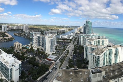 Condominio en venta en Hollywood, Florida, 1 dormitorio, 80.73 m2 № 1081042 - foto 10