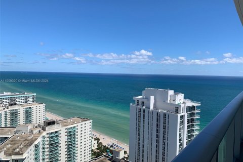 Condo in Hollywood, Florida, 1 bedroom  № 1081042 - photo 5