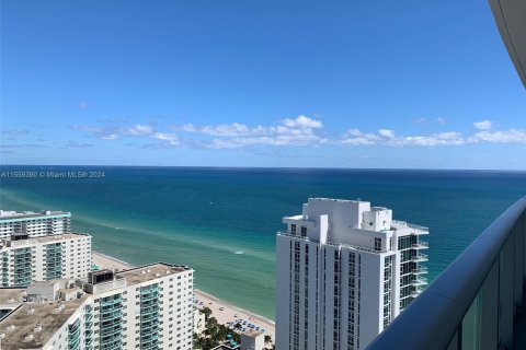 Condominio en venta en Hollywood, Florida, 1 dormitorio, 80.73 m2 № 1081042 - foto 4