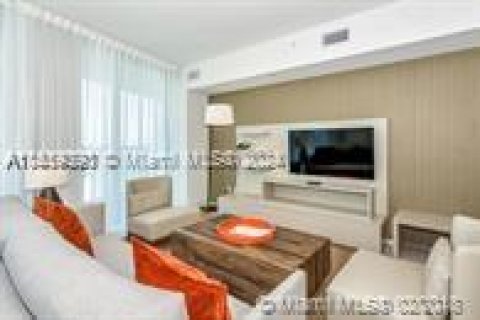 Condo in Hollywood, Florida, 1 bedroom  № 1081042 - photo 19