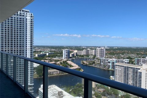 Condo in Hollywood, Florida, 1 bedroom  № 1081042 - photo 3