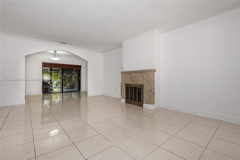 Casa en venta en Surfside, Florida, 3 dormitorios, 121.89 m2 № 1188146 - foto 10