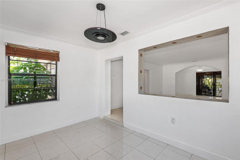 Casa en venta en Surfside, Florida, 3 dormitorios, 121.89 m2 № 1188146 - foto 9