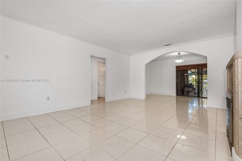 Casa en venta en Surfside, Florida, 3 dormitorios, 121.89 m2 № 1188146 - foto 12