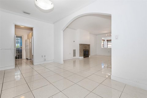 Casa en venta en Surfside, Florida, 3 dormitorios, 121.89 m2 № 1188146 - foto 16