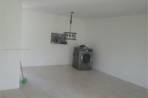 Townhouse in Deerfield Beach, Florida 3 bedrooms, 126.35 sq.m. № 1161423 - photo 4