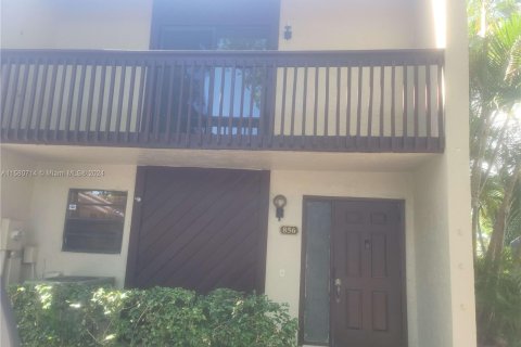 Townhouse in Deerfield Beach, Florida 3 bedrooms, 126.35 sq.m. № 1161423 - photo 1