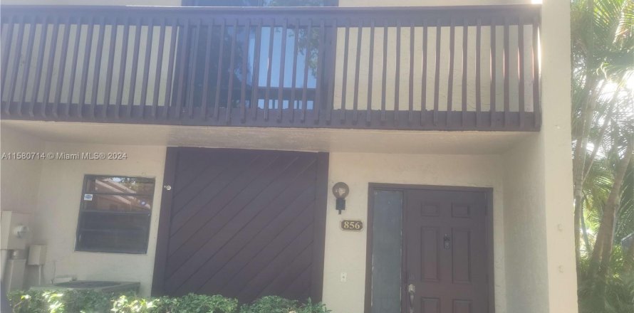 Townhouse in Deerfield Beach, Florida 3 bedrooms, 126.35 sq.m. № 1161423