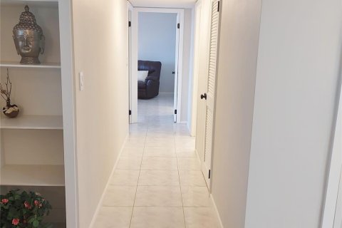 Copropriété à vendre à Pompano Beach, Floride: 2 chambres, 102.19 m2 № 989300 - photo 27