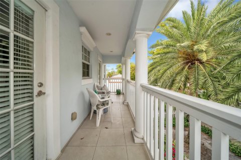 House in Fort Lauderdale, Florida 4 bedrooms, 302.86 sq.m. № 1080793 - photo 24