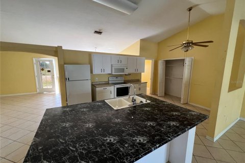 Casa en venta en Lehigh Acres, Florida, 4 dormitorios, 208.01 m2 № 1109027 - foto 3