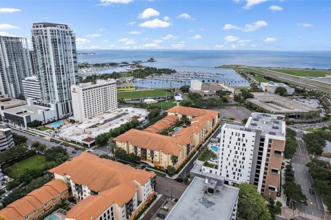 Condominio en venta en Saint Petersburg, Florida, 1 dormitorio, 69.03 m2 № 1337750 - foto 2