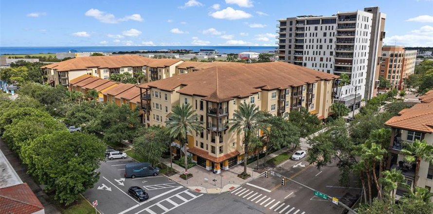 Condominio en Saint Petersburg, Florida, 1 dormitorio  № 1337750