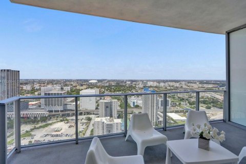 Condominio en venta en Miami, Florida, 1 dormitorio, 110.09 m2 № 1004313 - foto 1