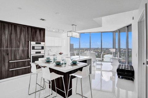 Condominio en venta en Miami, Florida, 1 dormitorio, 110.09 m2 № 1004313 - foto 12