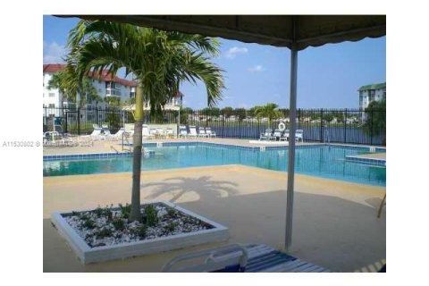 Copropriété à vendre à Lauderhill, Floride: 1 chambre, 86.21 m2 № 1004310 - photo 16