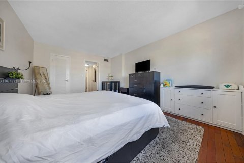 Condo in Hallandale Beach, Florida, 1 bedroom  № 1391704 - photo 22