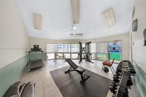 Condominio en venta en Hallandale Beach, Florida, 1 dormitorio, 67.82 m2 № 1391704 - foto 30