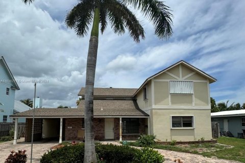 Casa en venta en Lighthouse Point, Florida, 5 dormitorios, 272.58 m2 № 1305861 - foto 1