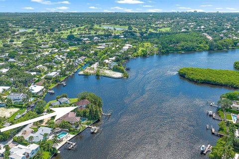 House in Jupiter, Florida 4 bedrooms, 289.39 sq.m. № 1293651 - photo 10