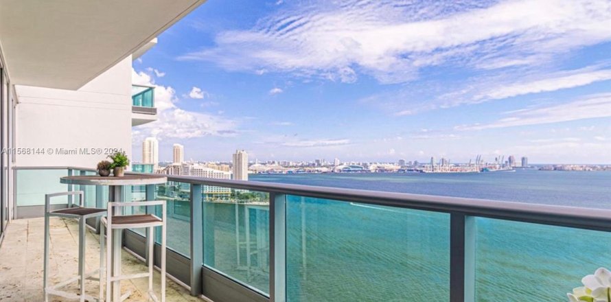 Condominio en Miami, Florida, 2 dormitorios  № 1180493