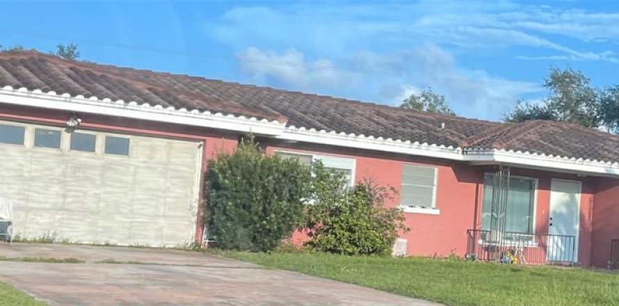 House in Arcadia, Florida 3 bedrooms, 108.88 sq.m. № 1383859