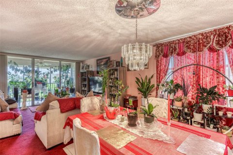 Condominio en venta en Lauderhill, Florida, 3 dormitorios, 137.77 m2 № 615653 - foto 13