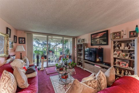 Condominio en venta en Lauderhill, Florida, 3 dormitorios, 137.77 m2 № 615653 - foto 19