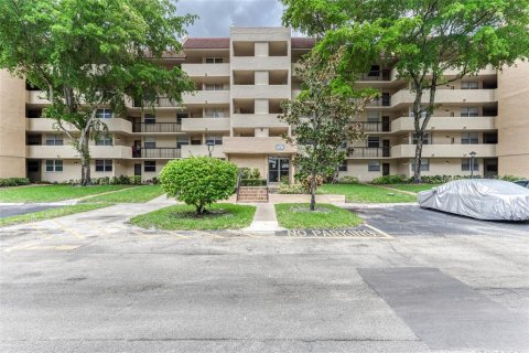Condominio en venta en Lauderhill, Florida, 3 dormitorios, 137.77 m2 № 615653 - foto 6