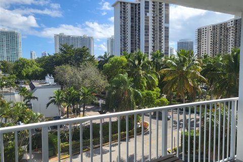 Condo in Aventura, Florida, 1 bedroom  № 972464 - photo 16