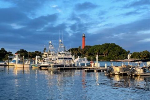 Townhouse in Jupiter, Florida 2 bedrooms, 158.68 sq.m. № 1175205 - photo 1