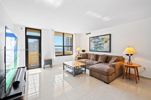 Condominio en venta en Bal Harbour, Florida, 2 dormitorios, 140.65 m2 № 1215550 - foto 3