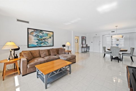 Condominio en venta en Bal Harbour, Florida, 2 dormitorios, 140.65 m2 № 1215550 - foto 7