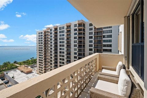 Condominio en venta en Bal Harbour, Florida, 2 dormitorios, 140.65 m2 № 1215550 - foto 5