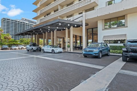 Condominio en venta en Bal Harbour, Florida, 2 dormitorios, 140.65 m2 № 1215550 - foto 25