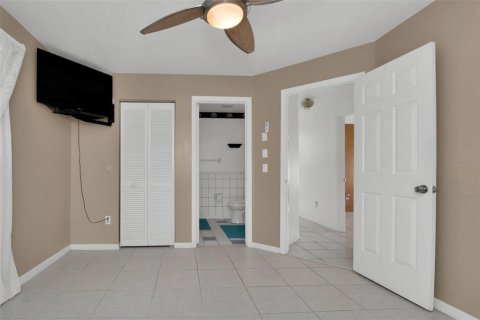 House in Port Charlotte, Florida 4 bedrooms, 211.35 sq.m. № 1424295 - photo 9