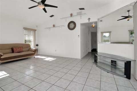 House in Port Charlotte, Florida 4 bedrooms, 211.35 sq.m. № 1424295 - photo 15