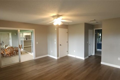 Condo in Trinity, Florida, 2 bedrooms  № 1280072 - photo 13