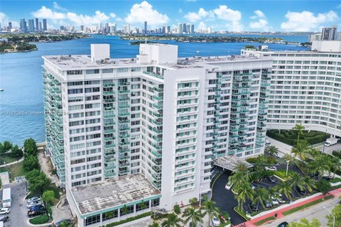 Copropriété à vendre à Miami Beach, Floride: 61.59 m2 № 1104094 - photo 2