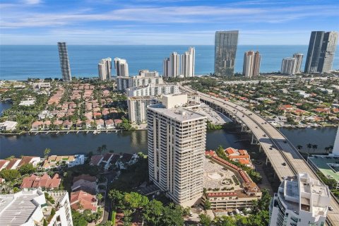 Condominio en venta en Aventura, Florida, 3 dormitorios, 220.27 m2 № 730359 - foto 3