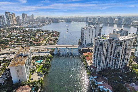 Condominio en venta en Aventura, Florida, 3 dormitorios, 220.27 m2 № 730359 - foto 13