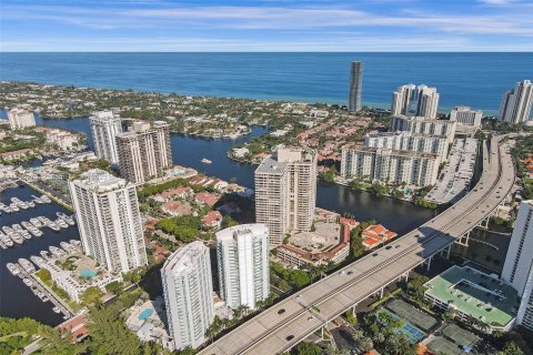 Condo in Aventura, Florida, 3 bedrooms  № 730359 - photo 10