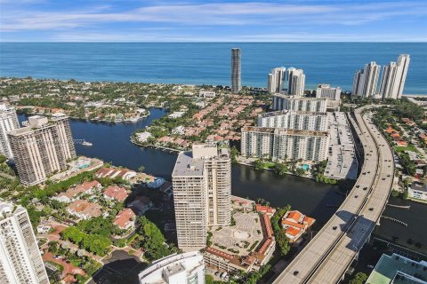 Condominio en venta en Aventura, Florida, 3 dormitorios, 220.27 m2 № 730359 - foto 9