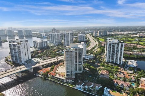 Condominio en venta en Aventura, Florida, 3 dormitorios, 220.27 m2 № 730359 - foto 11