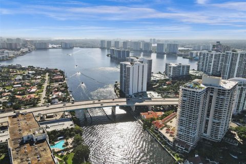 Condo in Aventura, Florida, 3 bedrooms  № 730359 - photo 12